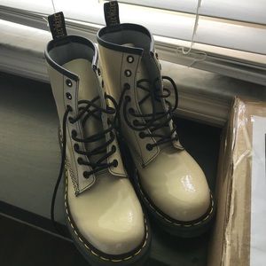 OFF WHITE DR MARTENS